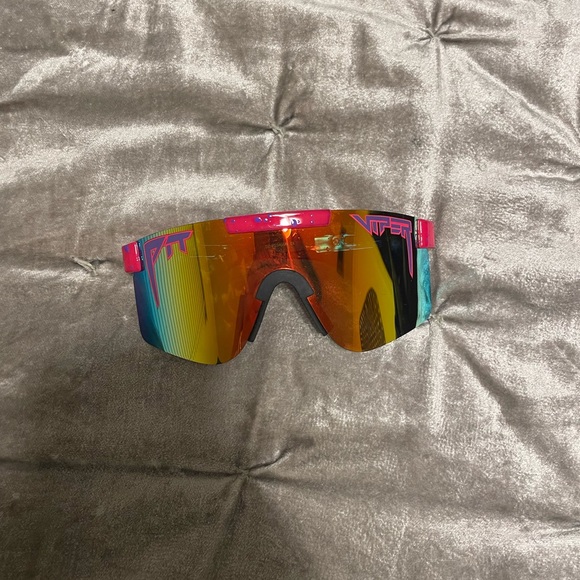 PIT VIPERS - Picture 3 of 4